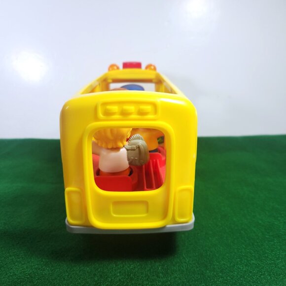 Fisher Price Little People School Bus with 5 Figures 2016 Lights Sounds - Picture 8 of 11